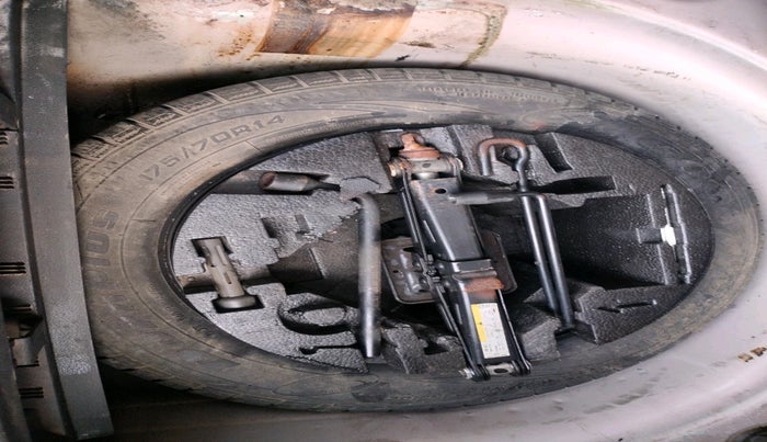 2015 Volkswagen Polo HIGHLINE1.2L, Petrol, Manual, 48,151 km, tyre