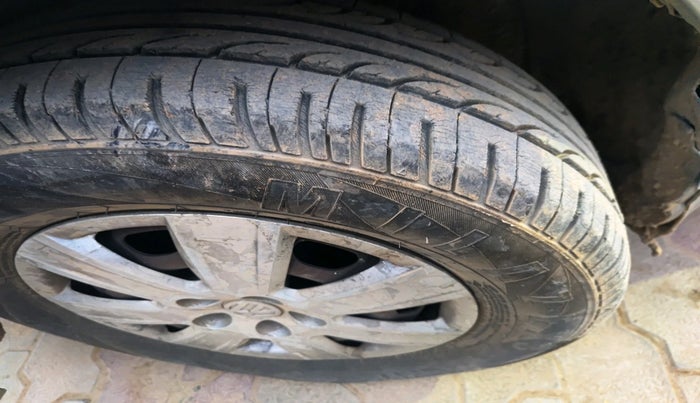 2012 Volkswagen Polo COMFORTLINE 1.2L, Diesel, Manual, 2,39,189 km, tyre