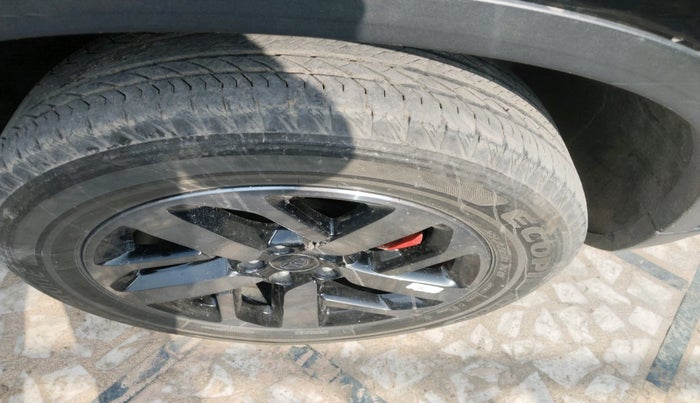 2023 Tata Safari XZA PLUS O RED DARK , Diesel, Automatic, 26,832 km, tyre