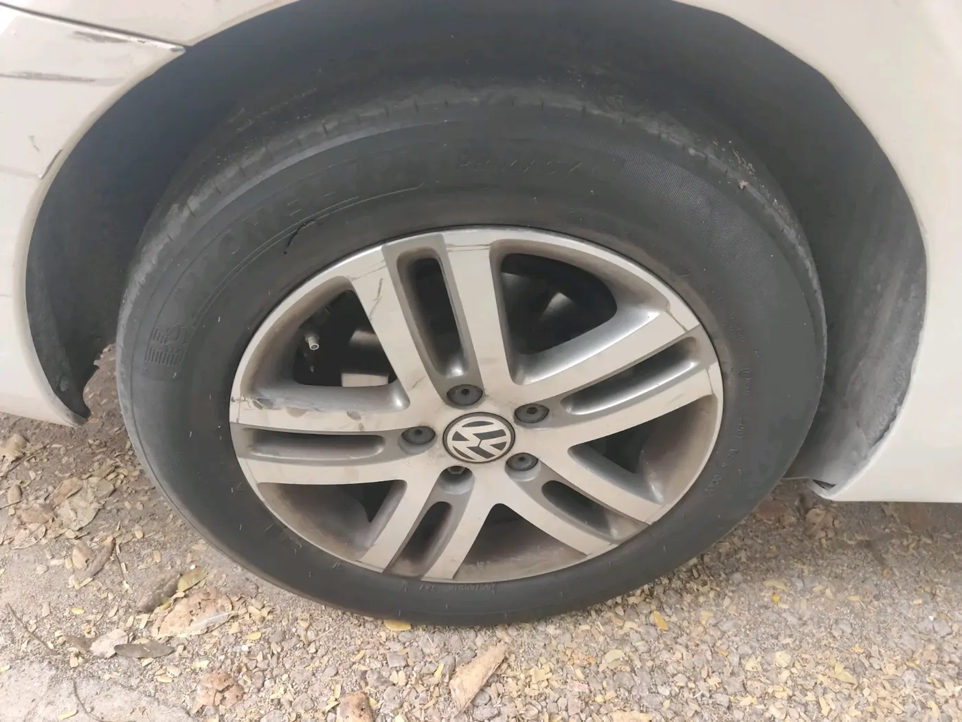 2012 Volkswagen Jetta HIGHLINE TDI AT, Diesel, Automatic, 2,11,416 km, tyre