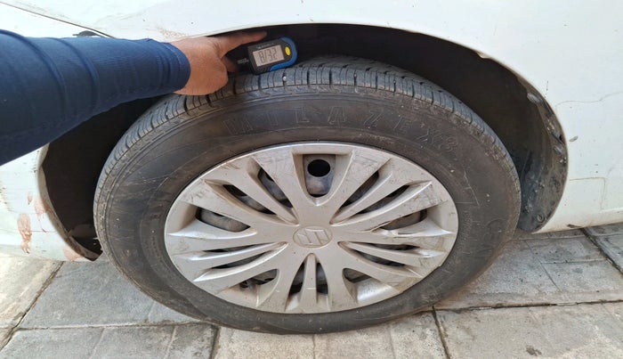 2013 Maruti Ertiga VXI CNG, Petrol, Manual, 1,38,003 km, tyre