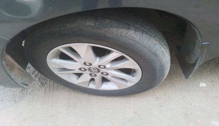 2019 Toyota Innova Crysta 2.4 GX 7 STR, Diesel, Manual, 1,78,884 km, tyre