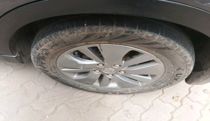 2016 Maruti S Cross ALPHA 1.3, Diesel, Manual, 1,35,240 km, tyre