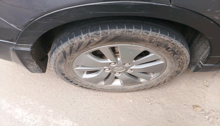 2016 Maruti S Cross ALPHA 1.3, Diesel, Manual, 1,35,240 km, tyre