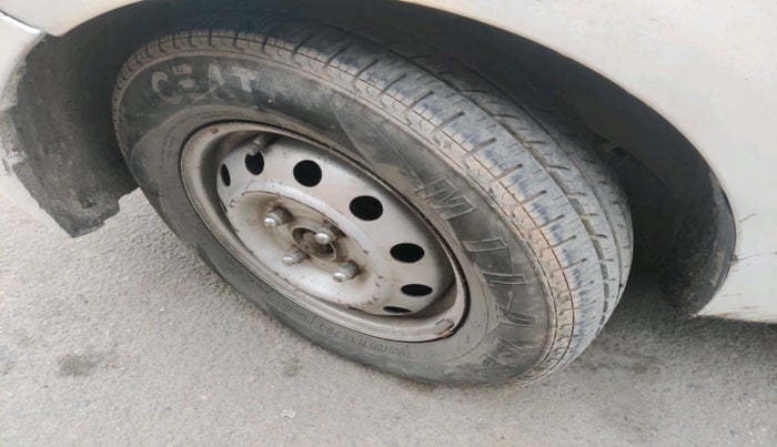 2013 Hyundai i10 ERA 1.1, Petrol, Manual, 1,22,554 km, tyre