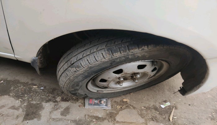 2013 Hyundai i10 ERA 1.1, Petrol, Manual, 1,22,554 km, tyre