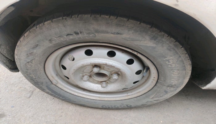 2013 Hyundai i10 ERA 1.1, Petrol, Manual, 1,22,554 km, tyre