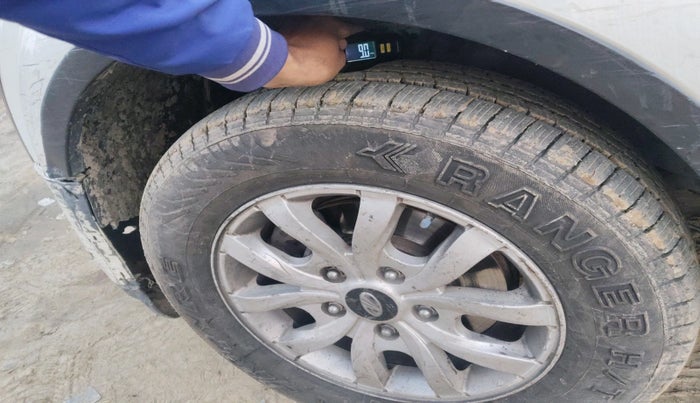 2015 Mahindra XUV500 W10, Diesel, Manual, 1,31,500 km, tyre