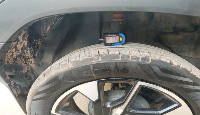 2022 Tata PUNCH CREATIVE  MT, Petrol, Manual, 12,007 km, tyre