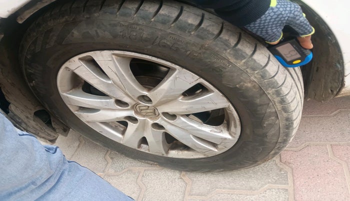 2015 Maruti Ertiga ZDI SHVS, Diesel, Manual, 1,46,625 km, tyre