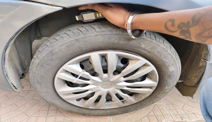 2014 Toyota Etios Liva G, Petrol, Manual, 66,671 km, tyre