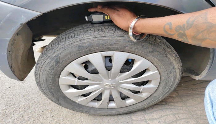 2014 Toyota Etios Liva G, Petrol, Manual, 66,671 km, tyre