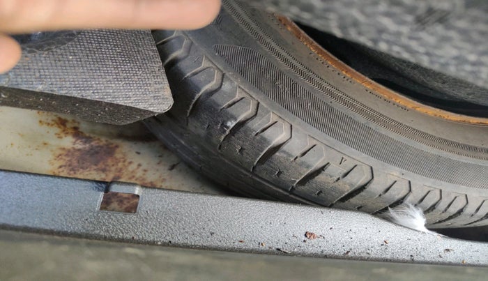 2011 Honda Civic 1.8L I-VTEC S MT, Petrol, Manual, 1,19,826 km, tyre