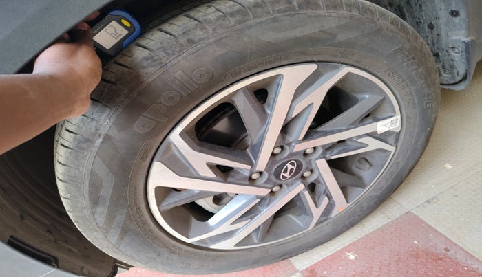 2025 Hyundai Creta Creta SX (O) 1.5 MPI IVT, Petrol, Automatic, 3,928 km, tyre