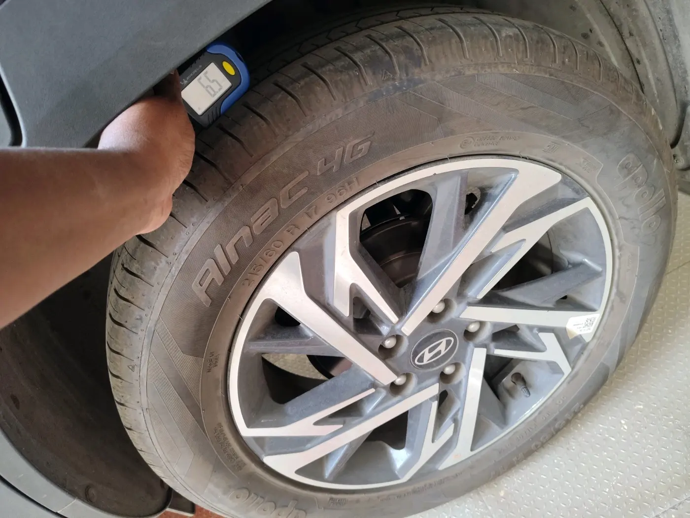 2025 Hyundai Creta Creta SX (O) 1.5 MPI IVT, Petrol, Automatic, 3,928 km, tyre