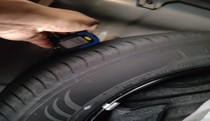 2025 Hyundai Creta Creta SX (O) 1.5 MPI IVT, Petrol, Automatic, 3,928 km, tyre