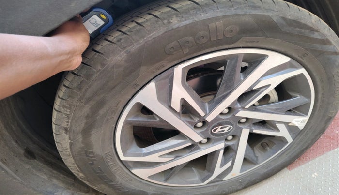 2025 Hyundai Creta Creta SX (O) 1.5 MPI IVT, Petrol, Automatic, 3,928 km, tyre