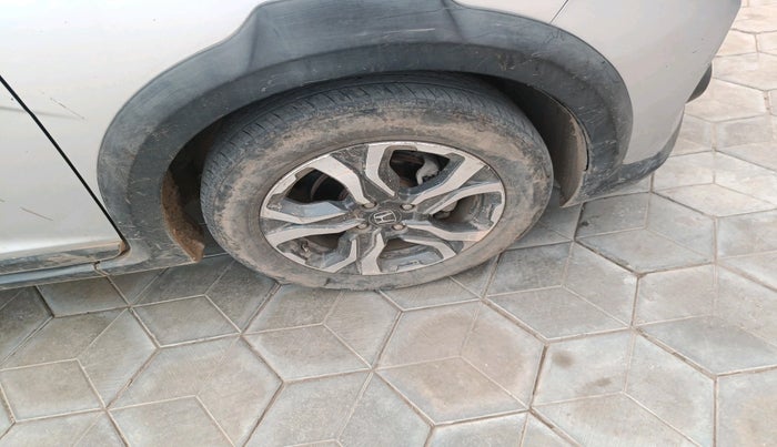 2017 Honda WR-V 1.5L I-DTEC VX MT, Diesel, Manual, 1,19,784 km, tyre