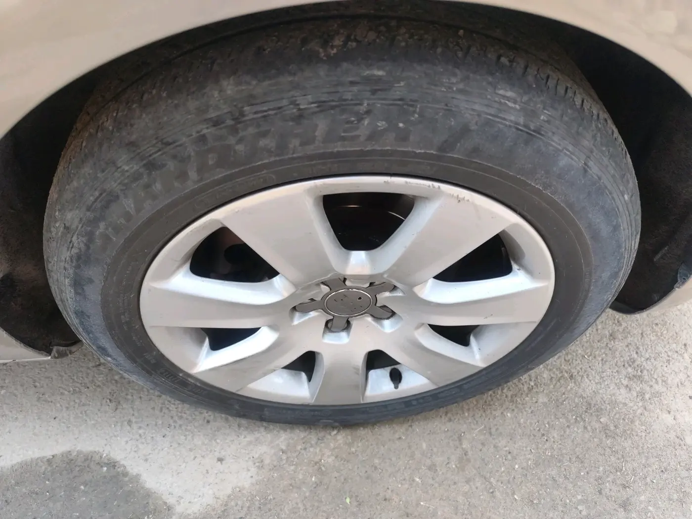 2012 Audi A8L 3.0 TDI quattro, Diesel, Automatic, 1,15,000 km, tyre