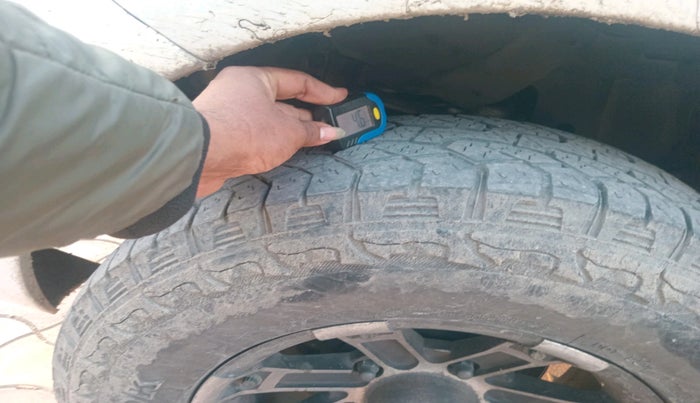 2015 Tata Safari Storme 2.2 EX 4X2, Diesel, Manual, 1,12,251 km, tyre