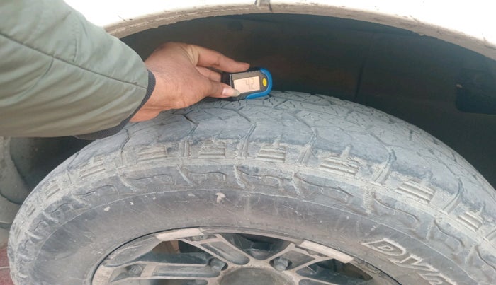 2015 Tata Safari Storme 2.2 EX 4X2, Diesel, Manual, 1,12,251 km, tyre