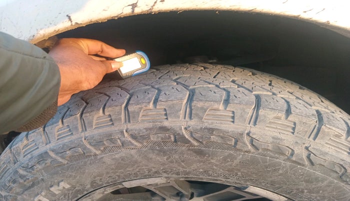 2015 Tata Safari Storme 2.2 EX 4X2, Diesel, Manual, 1,12,251 km, tyre