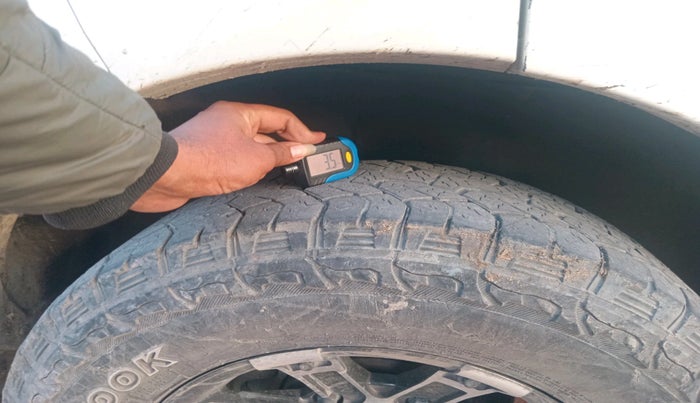 2015 Tata Safari Storme 2.2 EX 4X2, Diesel, Manual, 1,12,251 km, tyre