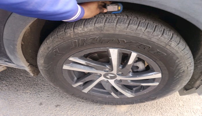 2023 Mahindra XUV700 AX 5 D MT 5 STR, Diesel, Manual, 72,164 km, tyre