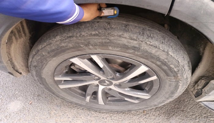 2023 Mahindra XUV700 AX 5 D MT 5 STR, Diesel, Manual, 72,164 km, tyre