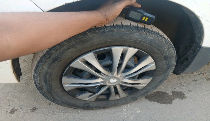 2017 Maruti Alto 800 LXI, Petrol, Manual, 1,38,620 km, tyre