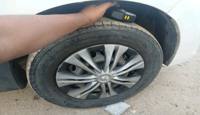 2017 Maruti Alto 800 LXI, Petrol, Manual, 1,38,620 km, tyre