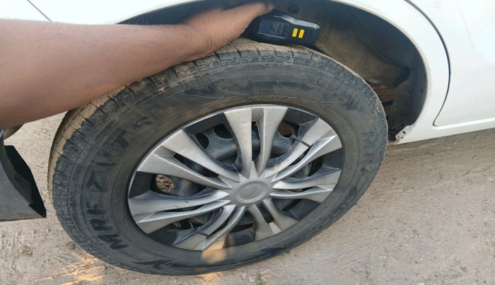 2017 Maruti Alto 800 LXI, Petrol, Manual, 1,38,620 km, tyre