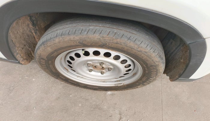 2017 Maruti Vitara Brezza LDI (O), Diesel, Manual, 1,32,858 km, tyre