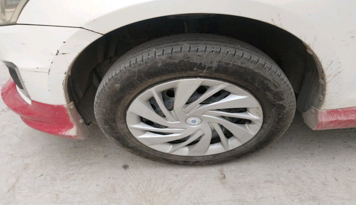 2016 Maruti Swift VXI, Petrol, Manual, 1,16,561 km, tyre