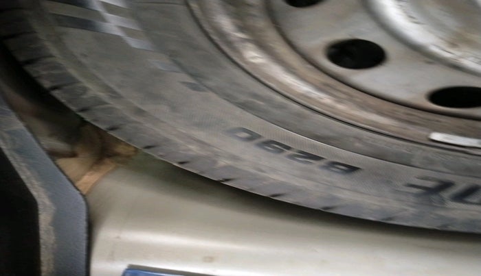 2016 Maruti Swift VXI, Petrol, Manual, 1,16,561 km, tyre