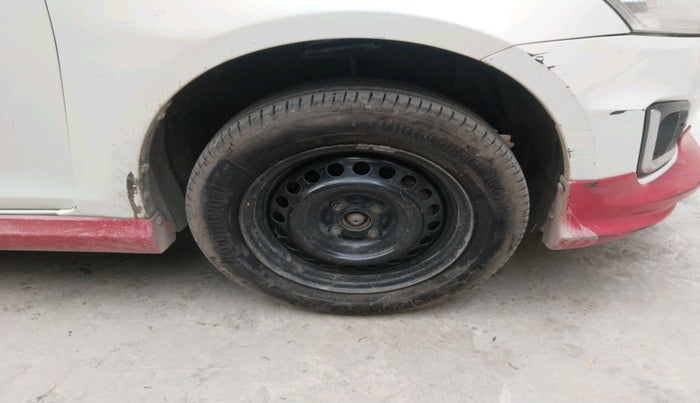 2016 Maruti Swift VXI, Petrol, Manual, 1,16,561 km, tyre