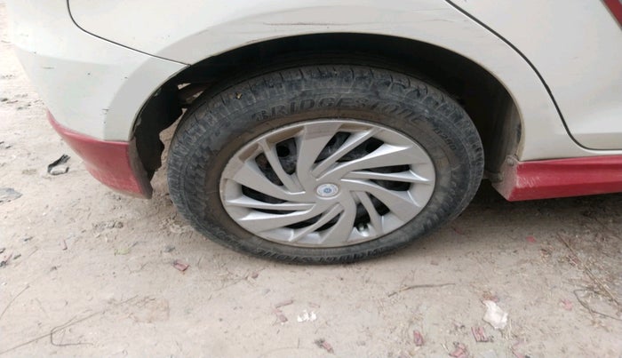 2016 Maruti Swift VXI, Petrol, Manual, 1,16,561 km, tyre