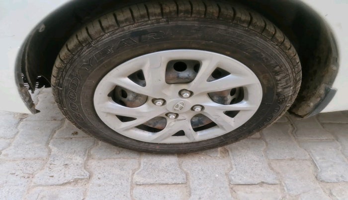 2018 Hyundai Grand i10 SPORTZ 1.2 KAPPA VTVT, Petrol, Manual, 64,979 km, tyre