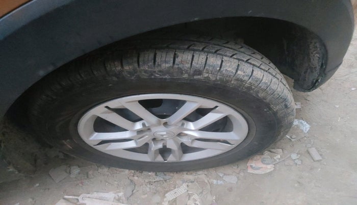 2020 Renault TRIBER RXL MT, Petrol, Manual, 51,198 km, tyre