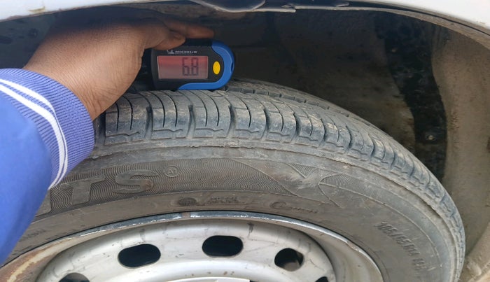 2016 Mahindra Kuv100 K2 6 STR, Petrol, Manual, 89,508 km, tyre