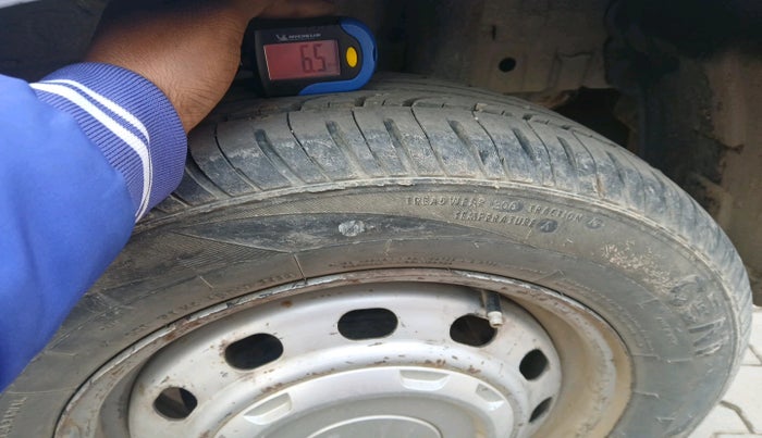 2016 Mahindra Kuv100 K2 6 STR, Petrol, Manual, 89,508 km, tyre