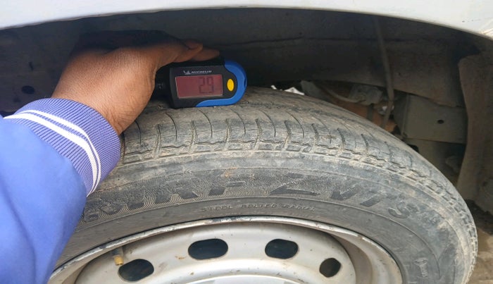 2016 Mahindra Kuv100 K2 6 STR, Petrol, Manual, 89,508 km, tyre