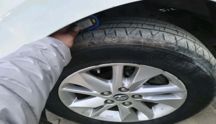 2019 Toyota Innova Crysta 2.4 VX 8 STR, Diesel, Manual, 1,41,845 km, tyre