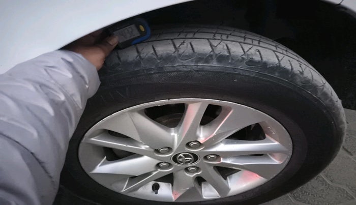 2019 Toyota Innova Crysta 2.4 VX 8 STR, Diesel, Manual, 1,41,845 km, tyre