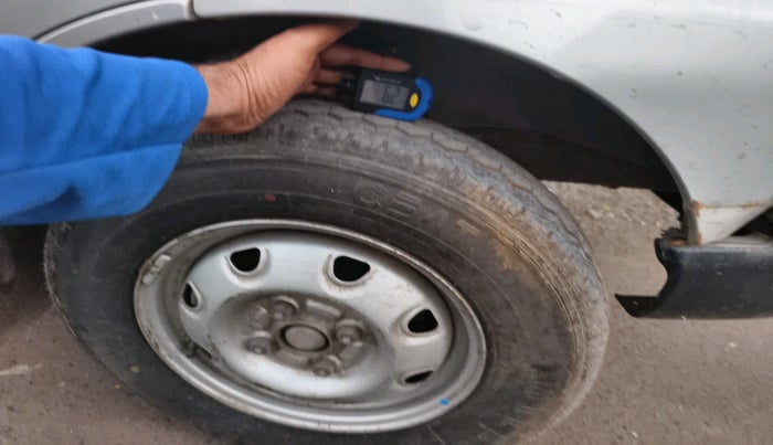 2015 Maruti Eeco 5 STR, Petrol, Manual, 2,11,425 km, tyre