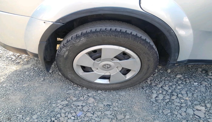 2014 Mahindra XUV500 W6, Diesel, Manual, 1,55,227 km, tyre