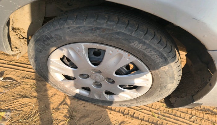 2015 Honda Amaze 1.5L I-DTEC S, Diesel, Manual, 1,06,049 km, tyre