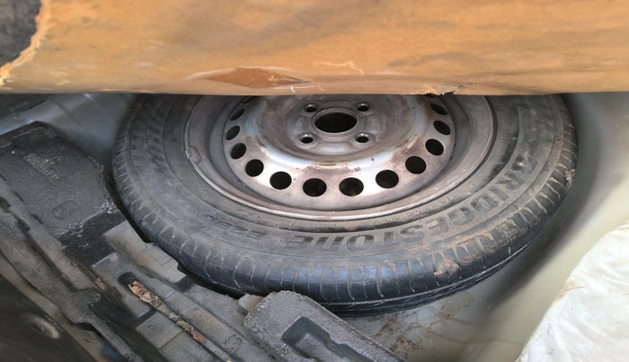 2015 Honda Amaze 1.5L I-DTEC S, Diesel, Manual, 1,06,049 km, tyre