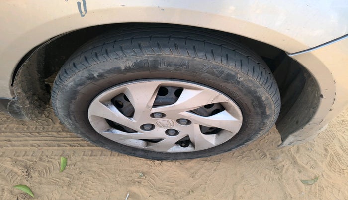 2015 Honda Amaze 1.5L I-DTEC S, Diesel, Manual, 1,06,049 km, tyre