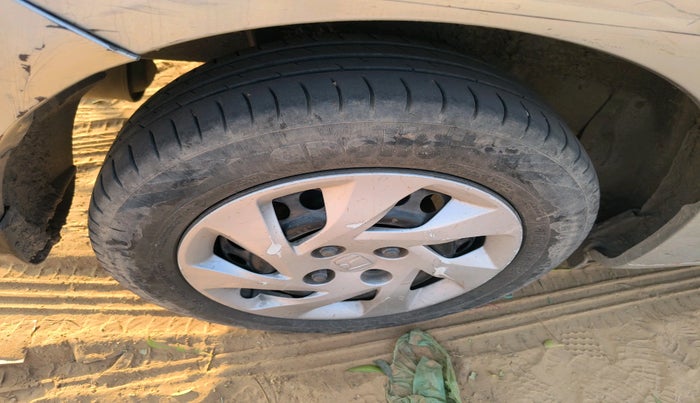 2015 Honda Amaze 1.5L I-DTEC S, Diesel, Manual, 1,06,049 km, tyre